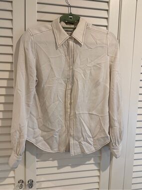 FRAME White Silk Button-up Blouse with Contrast Stitching